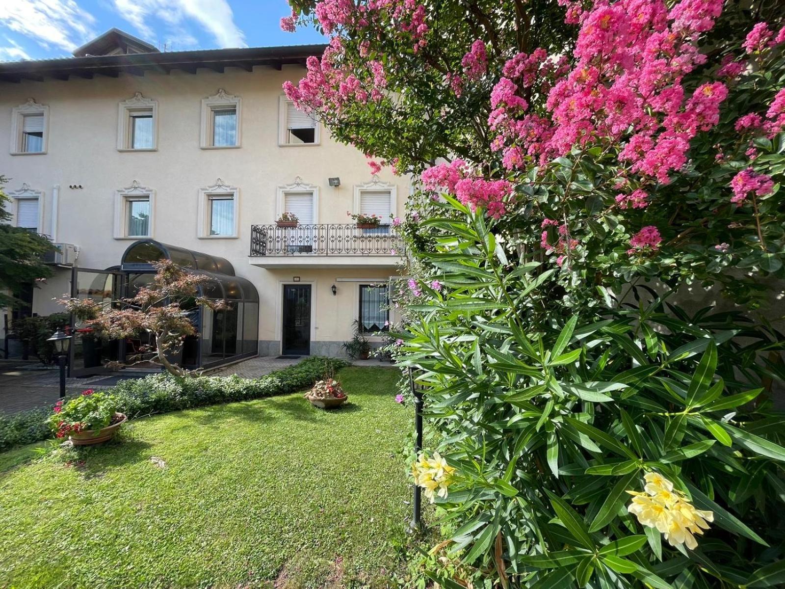 Hotel & Grossa 3*